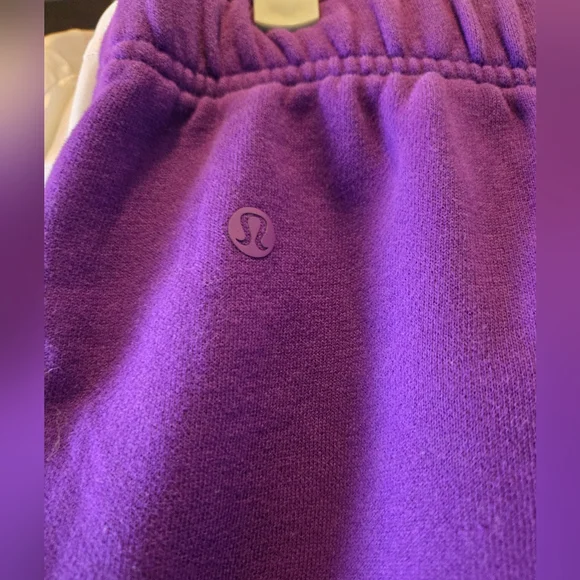 NWOT Lululemon Purple Scuba Mid-Rise Oversized Short - Picture 2 of 4